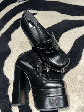 NEW- Black Source Unknown Black Platform Loafer Heel - Chunky High Block Shoe
